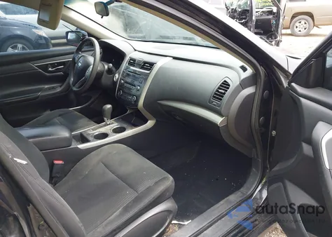 2015 Nissan Altima 2.5 S z USA, uszkodzony, nr VIN 1N4AL3AP1FC259747